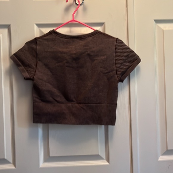 Workout top - Picture 3 of 3